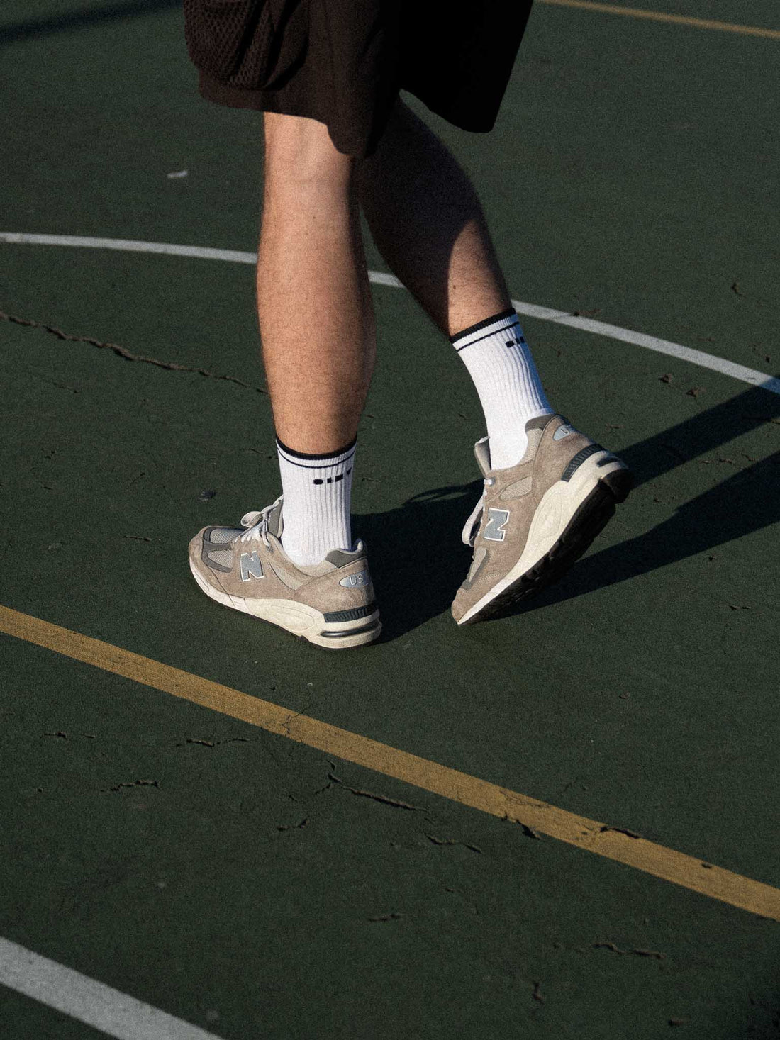Best stretches for tennis players. Best tennis socks with Clay Active's white Retro Court tennis sock.